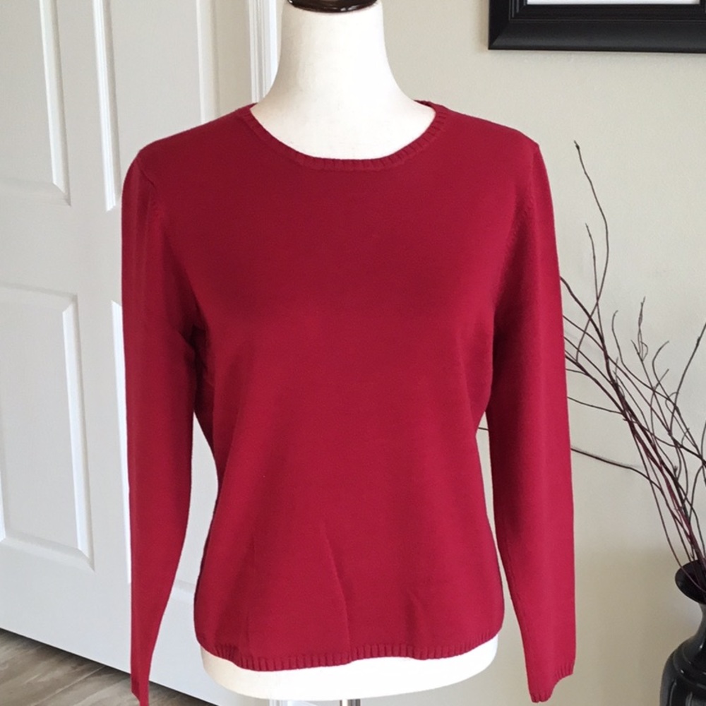 Lightweight crew neck sweater